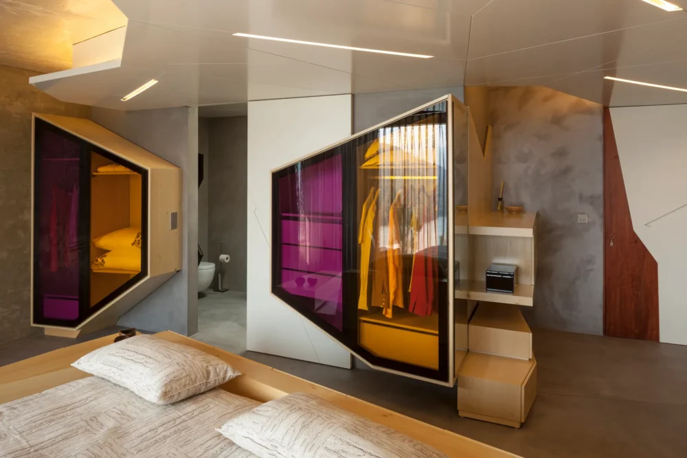 Contemporary closet design integrated into the bedroom at Casa Vale do Douro by MJARC Architects