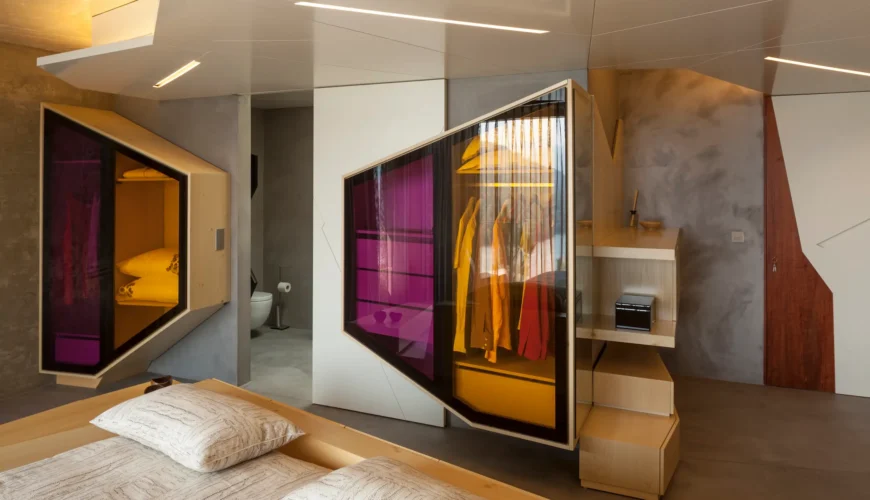 closet design original de mjarc arquitetos para o projeto casa vale do douro