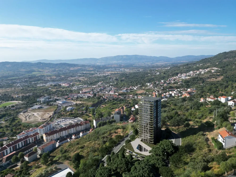 vista aeria do enquadramento do edificio sobre a paisagem da covilha
