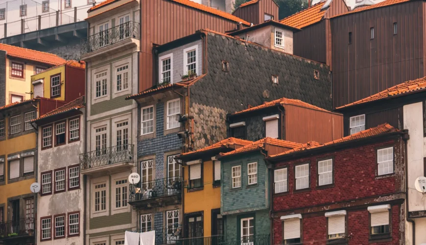 Façades de maisons typiques de la ville de Porto